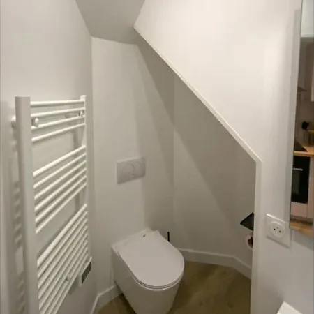 La Petite Parenthese -studio - Bain A Bulles - 250m Апартаменты