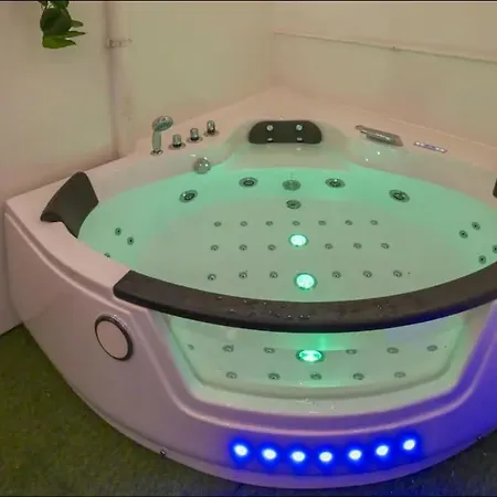 Апартаменты La Petite Parenthese -studio - Bain A Bulles - 250m